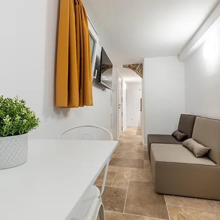 Bajo Interior Sin Ventana En Barri Port Maritim Апартаменты